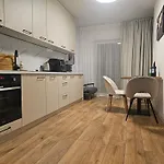 Apartment Sense New - Main Station And Center *